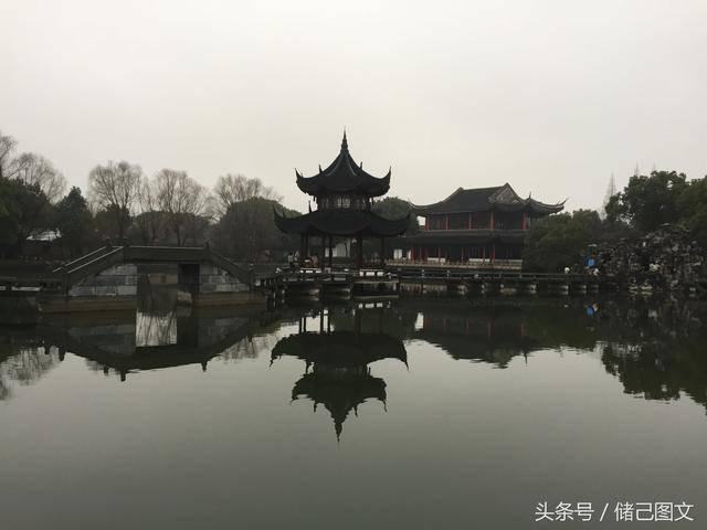可爱的女生解救